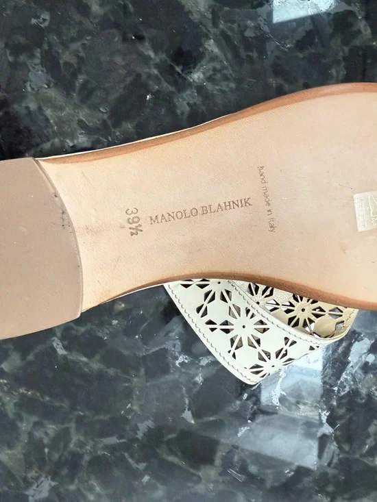 Manolo Blahnik Cream Laser-Cut Thong Sandals - Picture 4 of 4